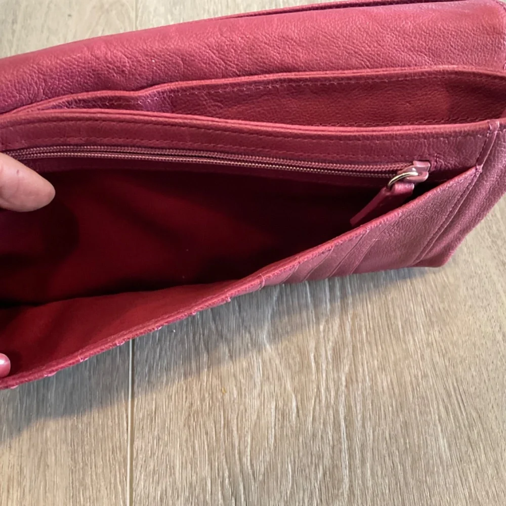 Tarnish large clutch